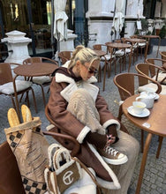 Charger l'image dans la galerie, Sac Telfar x UGG
