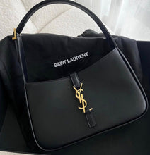 Charger l'image dans la galerie, Sac Yves Saint Laurent Hobo
