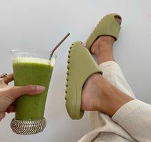 Charger l'image dans la galerie, Yeezy Slide Resin
