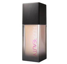 Charger l'image dans la galerie, Fond de teint Huda Beauty
