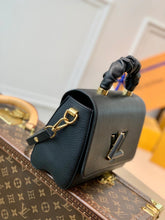 Load image into Gallery viewer, Louis Vuitton bag
