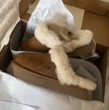 Charger l'image dans la galerie, Chaussons UGG
