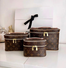 Load image into Gallery viewer, Vanity Louis Vuitton
