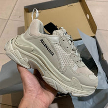 Load image into Gallery viewer, Balenciaga Triple S
