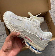 Charger l'image dans la galerie, New Balance 2002R

