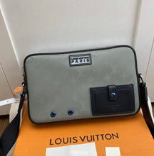 Charger l'image dans la galerie, Sacoche Louis Vuitton
