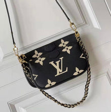 Load image into Gallery viewer, Louis Vuitton Multi Pouch
