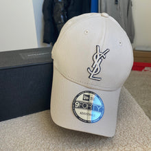 Charger l'image dans la galerie, Casquette Yves Saint Laurent
