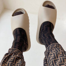 Charger l'image dans la galerie, Yeezy Slide Bone
