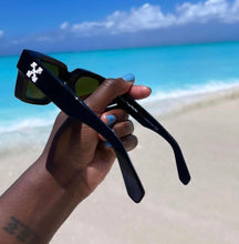 Charger l'image dans la galerie, Lunettes de soleil Off White
