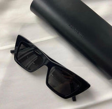Charger l'image dans la galerie, Lunettes de soleil Yves Saint Laurent
