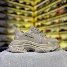 Load image into Gallery viewer, Balenciaga Triple S
