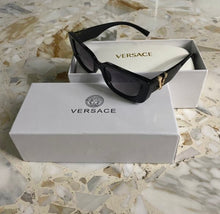 Charger l'image dans la galerie, Lunettes de soleil Versace

