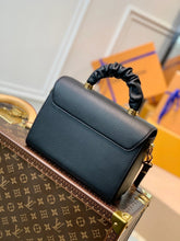 Load image into Gallery viewer, Louis Vuitton bag
